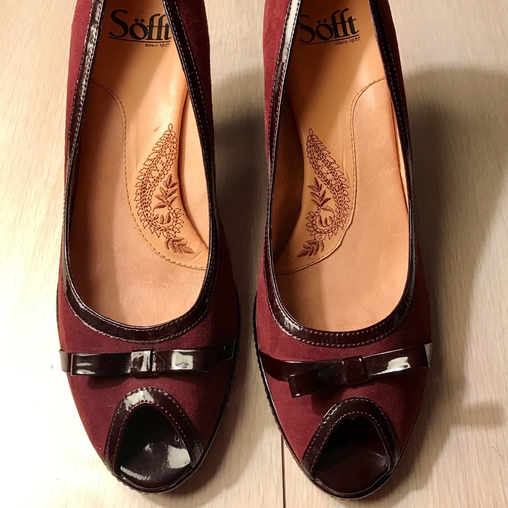 Söfft peep toes wine colored heels